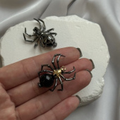 Брошь "Паук", черненое серебро, позолота, агат, 34*23 мм