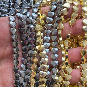 Гематит граненый "Сердце", 6 мм, нить