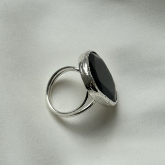 Кольцо с ювелирным стеклом "Темно-фиолетовый", посеребрение