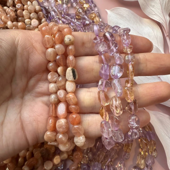 Солнечный камень, аметрин, галтовка, нить