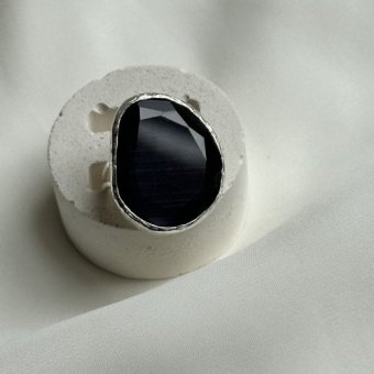 Кольцо с ювелирным стеклом "Темно-фиолетовый", посеребрение