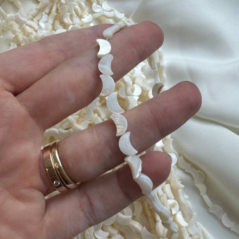 Бусина "Луна", перламутр, 8*4.5 мм, штука