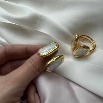 Кольцо «Двойное» с барочным жемчугом